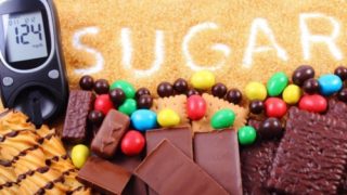 Ăn ngọt có tăng huyết áp không? [Giải đáp từ chuyên gia]