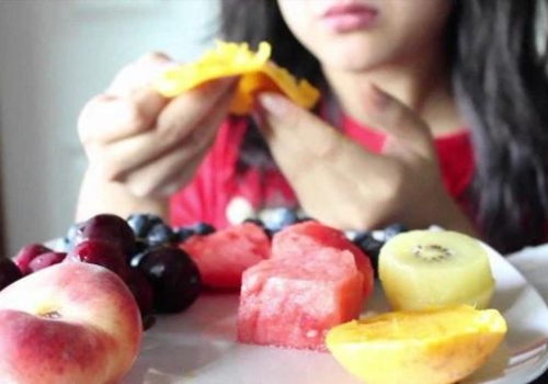 ăn nhiều trái cây giải nhiệt có tốt không